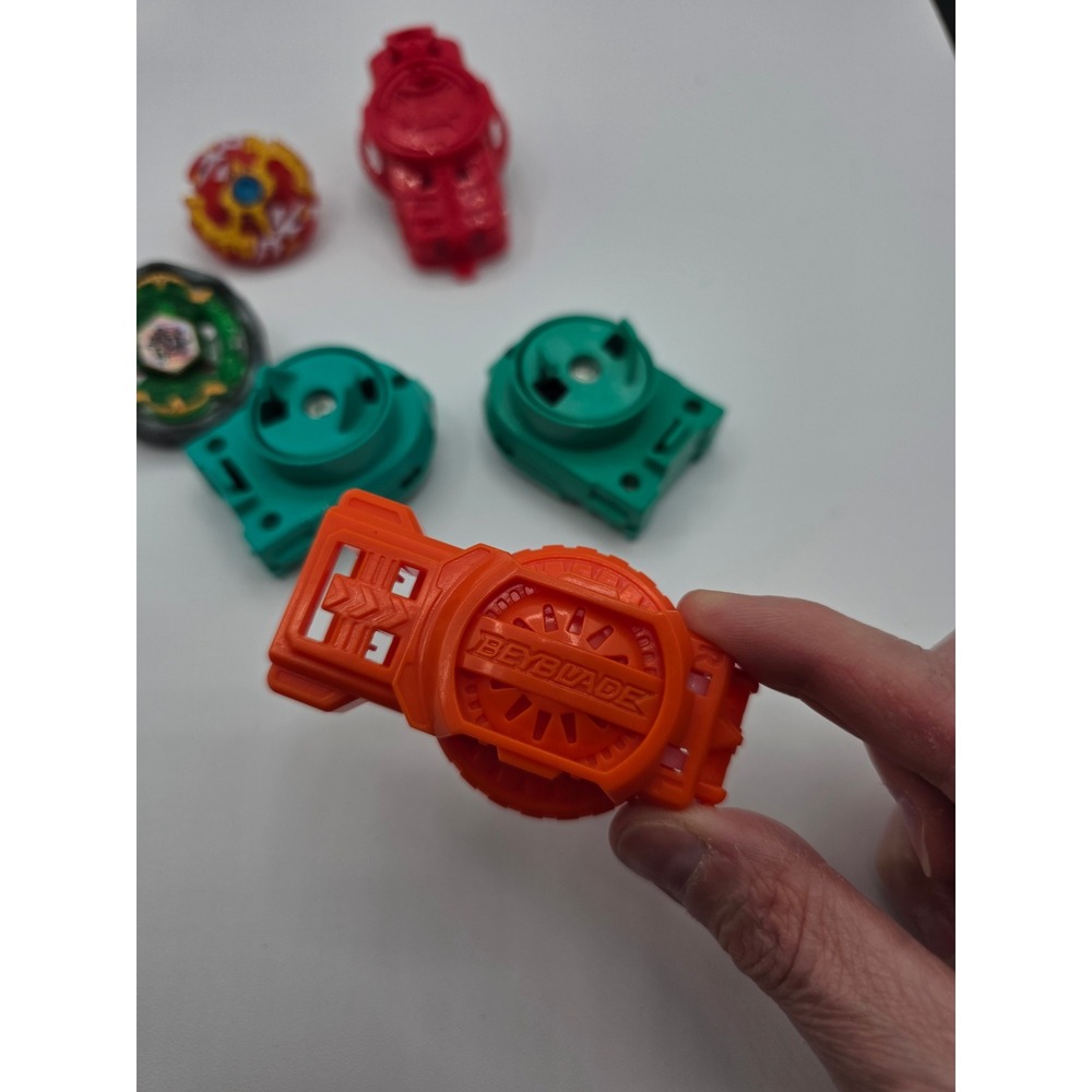 Hasbro Beyblade 6pc Lot  (1) Metal Fusion Ray Gil Burst Top & 4 Launchers Mixed - Picture 2 of 8